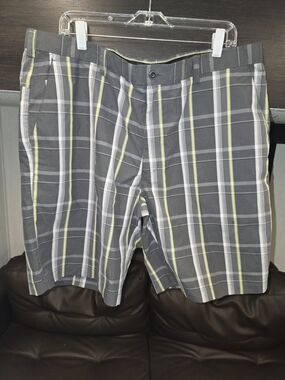 PGA Golf, Pro Series Men's Gray Plaid Golf Shorts